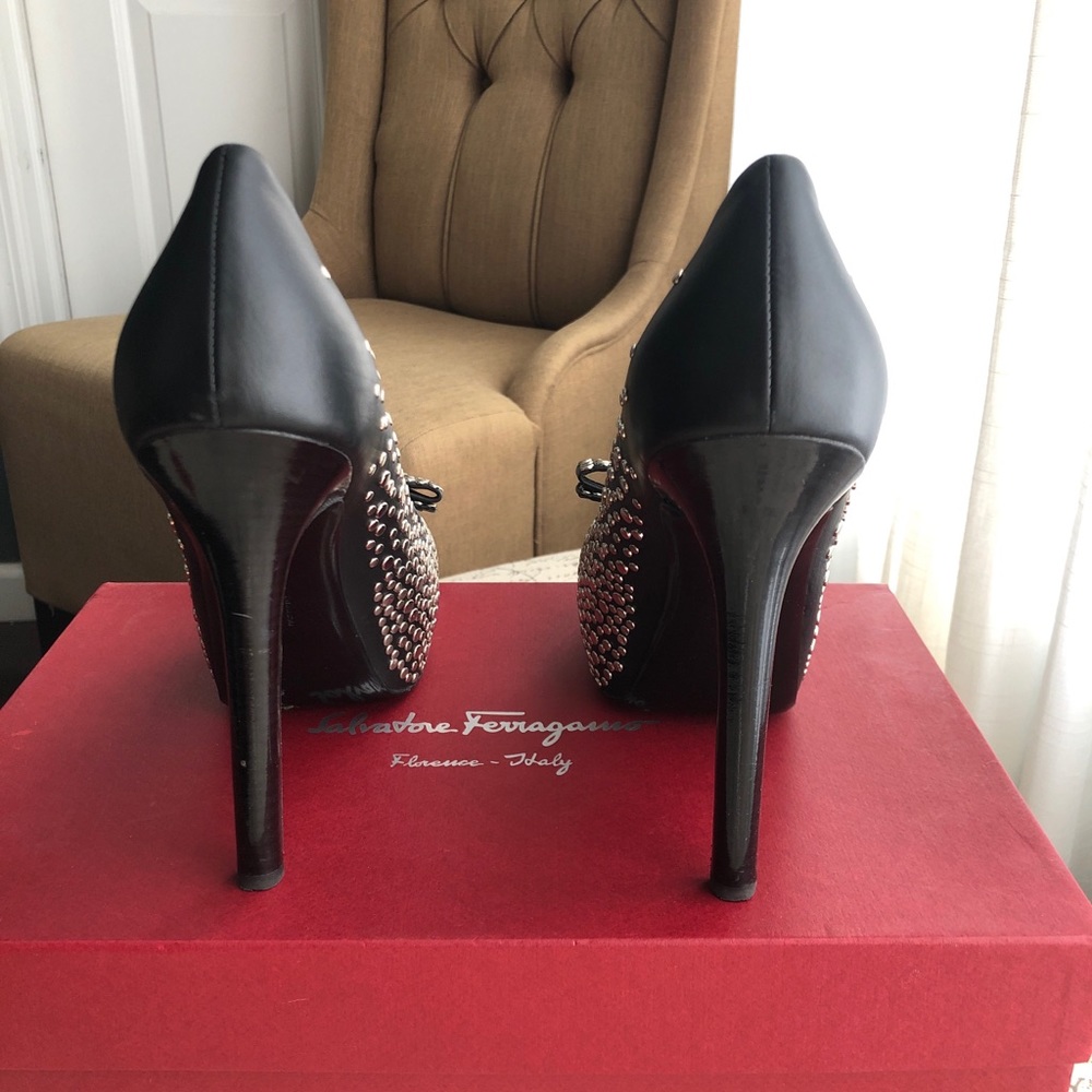 Shoes - Picture 3 of 4